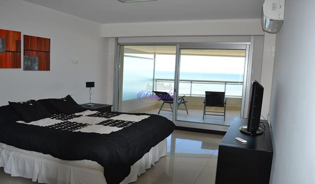 Apartamento ID.66 - Alquiler temporario Apartamento 3 dormitorios y dependencia en Playa Brava, Punta del Este.