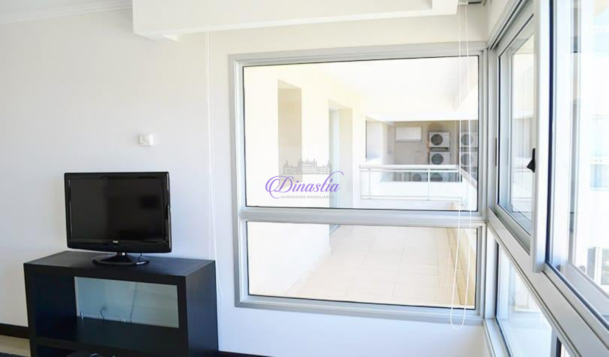 Apartamento ID.66 - Alquiler temporario Apartamento 3 dormitorios y dependencia en Playa Brava, Punta del Este.
