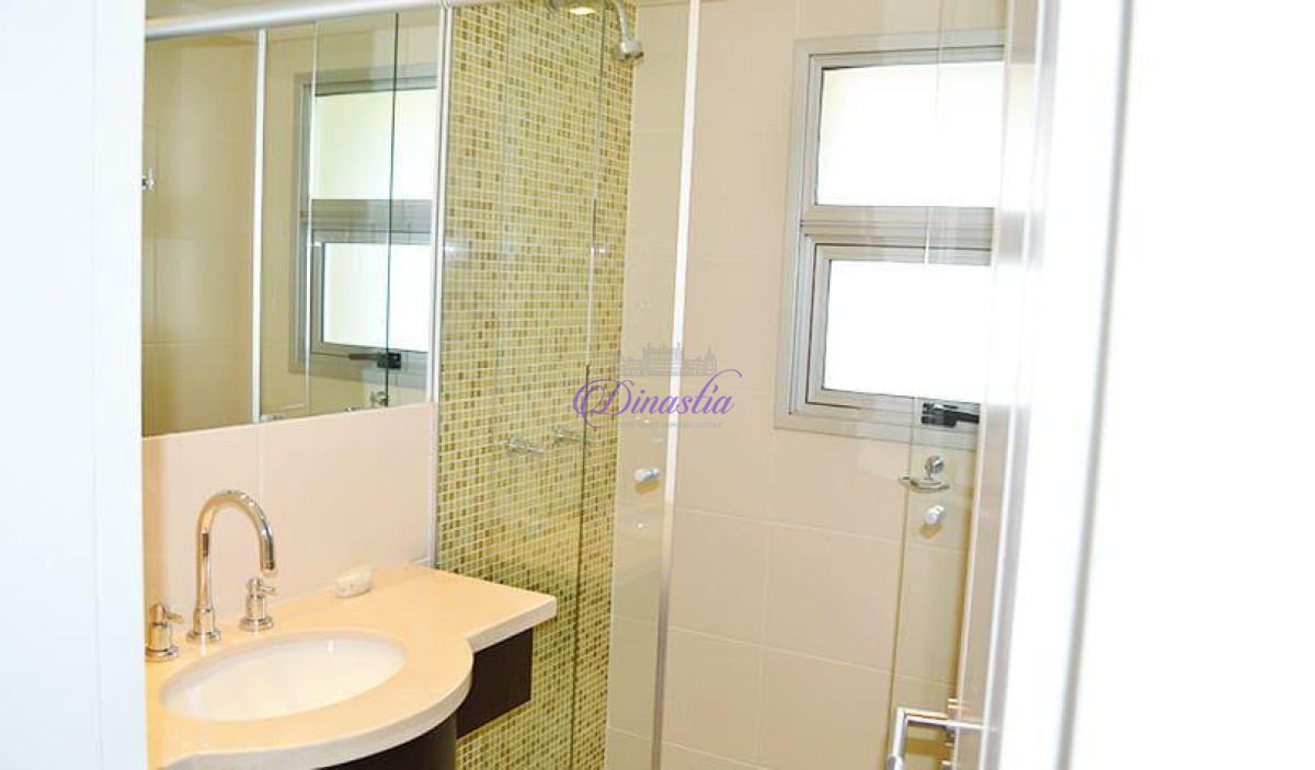 Apartamento ID.66 - Alquiler temporario Apartamento 3 dormitorios y dependencia en Playa Brava, Punta del Este.