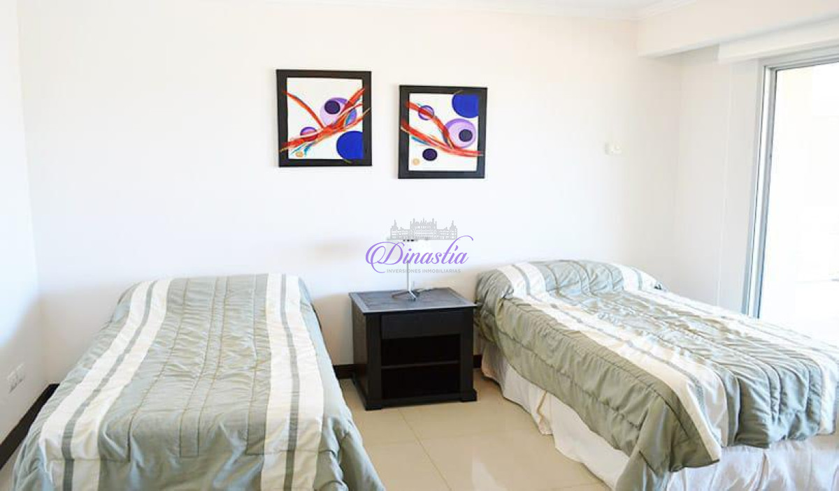 Apartamento ID.66 - Alquiler temporario Apartamento 3 dormitorios y dependencia en Playa Brava, Punta del Este.