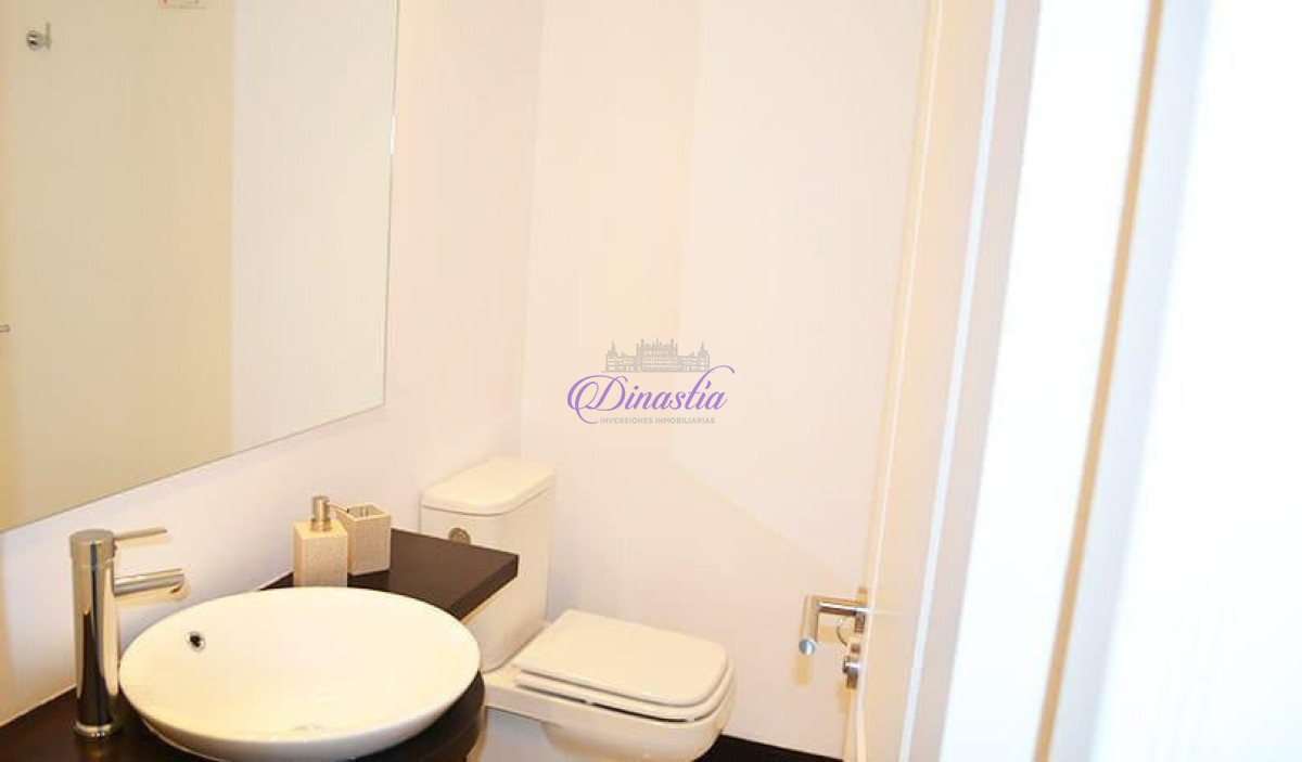 Apartamento ID.66 - Alquiler temporario Apartamento 3 dormitorios y dependencia en Playa Brava, Punta del Este.