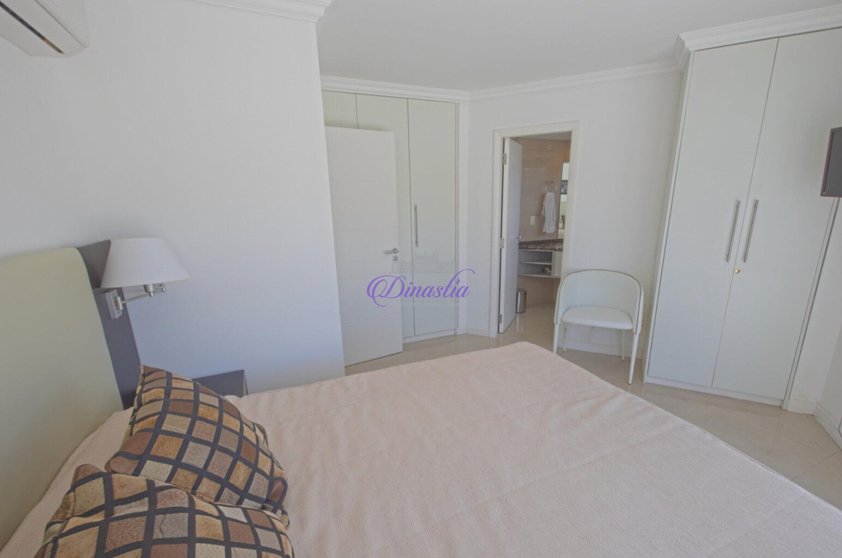 Apartamento ID.67 - Alquiler temporario Apartamento de 3 dormitorios en Playa Mansa, Punta del este.