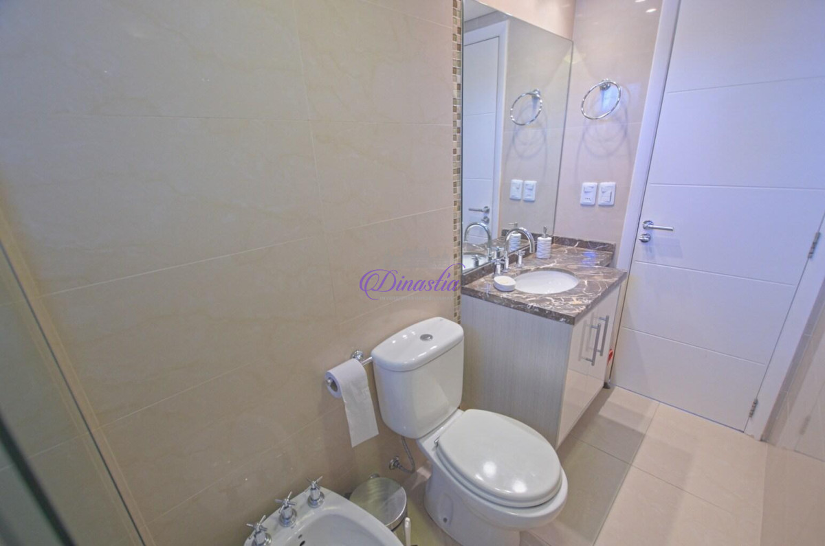 Apartamento ID.67 - Alquiler temporario Apartamento de 3 dormitorios en Playa Mansa, Punta del este.