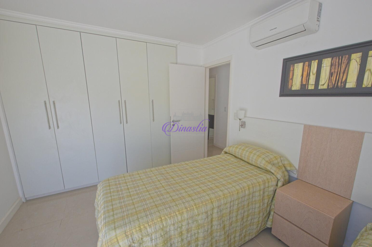 Apartamento ID.67 - Alquiler temporario Apartamento de 3 dormitorios en Playa Mansa, Punta del este.