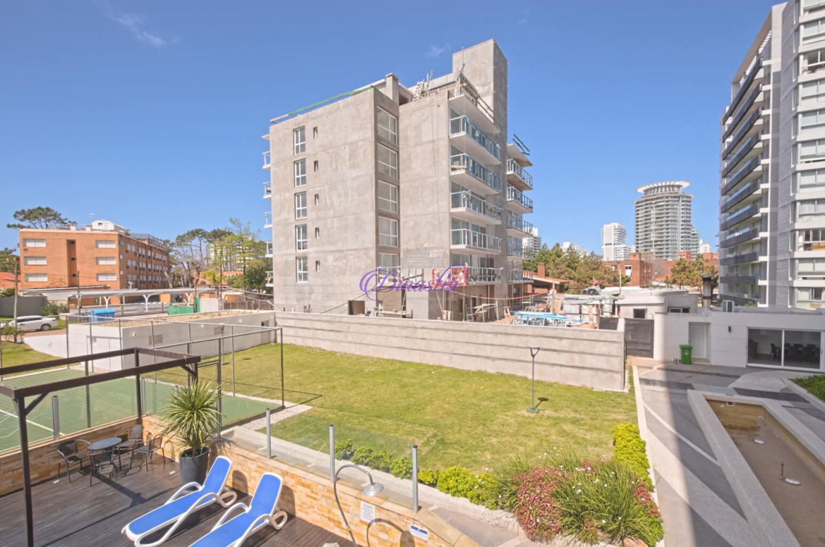 Apartamento ID.67 - Alquiler temporario Apartamento de 3 dormitorios en Playa Mansa, Punta del este.