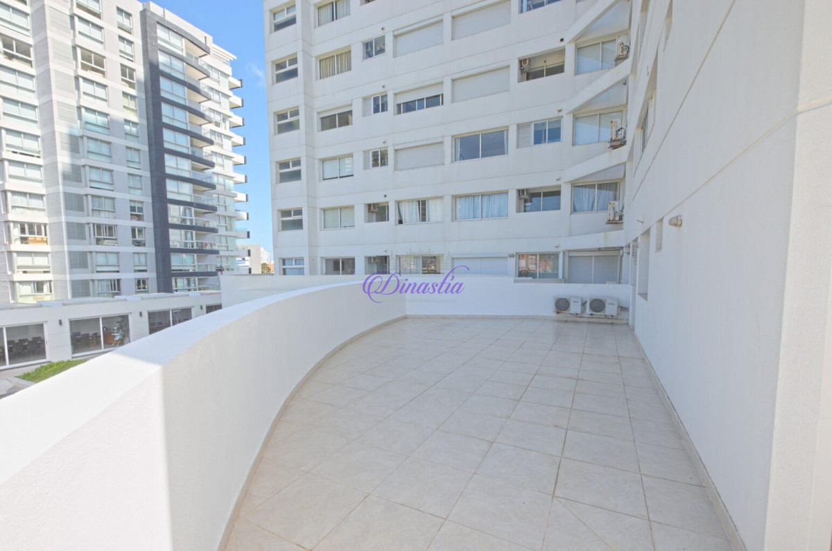Apartamento ID.67 - Alquiler temporario Apartamento de 3 dormitorios en Playa Mansa, Punta del este.