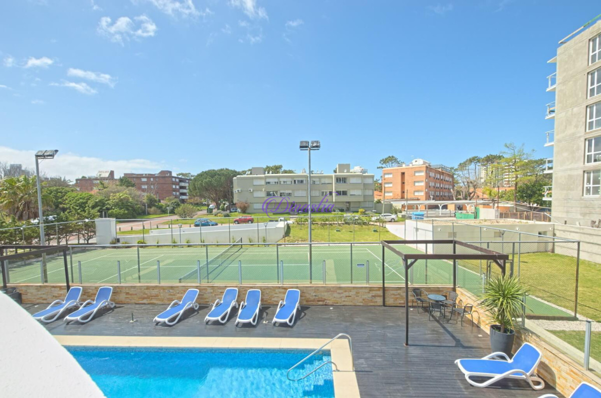 Apartamento ID.67 - Alquiler temporario Apartamento de 3 dormitorios en Playa Mansa, Punta del este.
