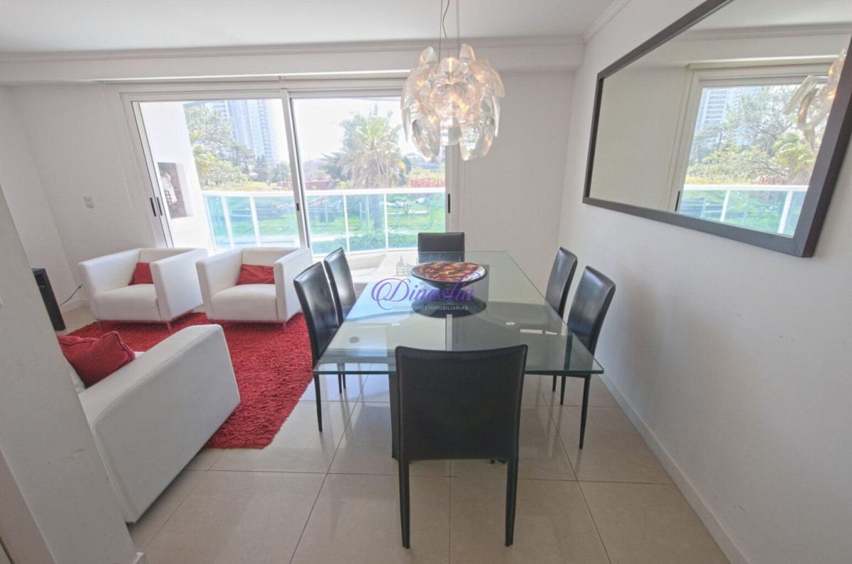 Apartamento ID.67 - Alquiler temporario Apartamento de 3 dormitorios en Playa Mansa, Punta del este.