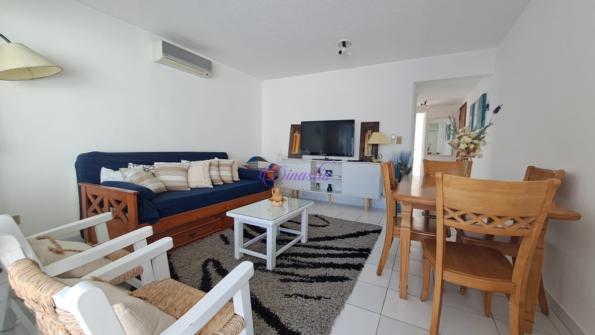 Apartamento ID.14 - Alquiler Anual Apartamento de 1 dormitorio en Península, Punta del Este.