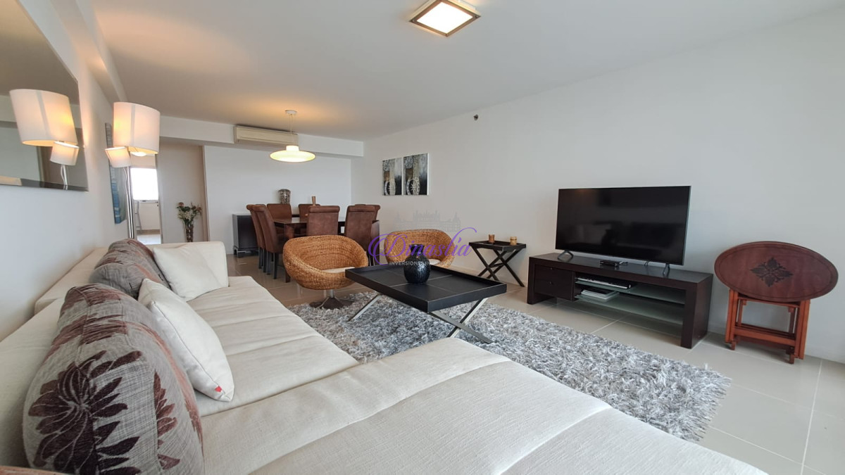 Apartamento ID.365 - Alquiler temporario Apartamento 3 dormitorios en Playa Brava, Punta del Este.