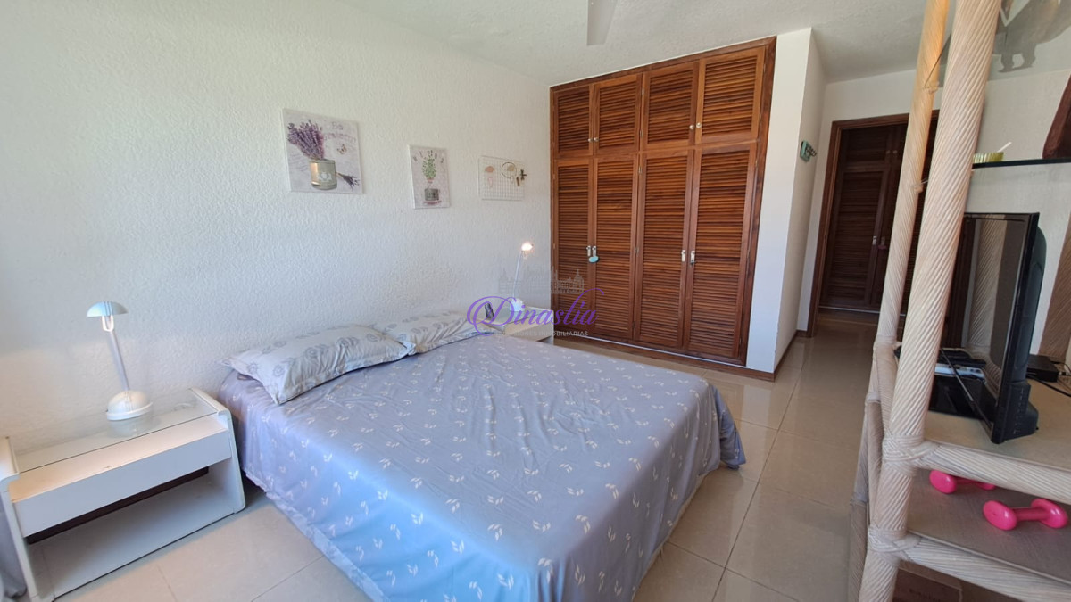 Apartamento ID.437 - Alquiler temporario Apartamento 3 dormitorios frente al mar en Playa Mansa, Punta del Este