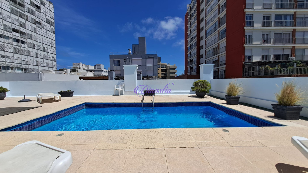 Apartamento ID.116 - Alquiler temporario Apartamento 2 dormitorios y medio en Península, Punta del Este.