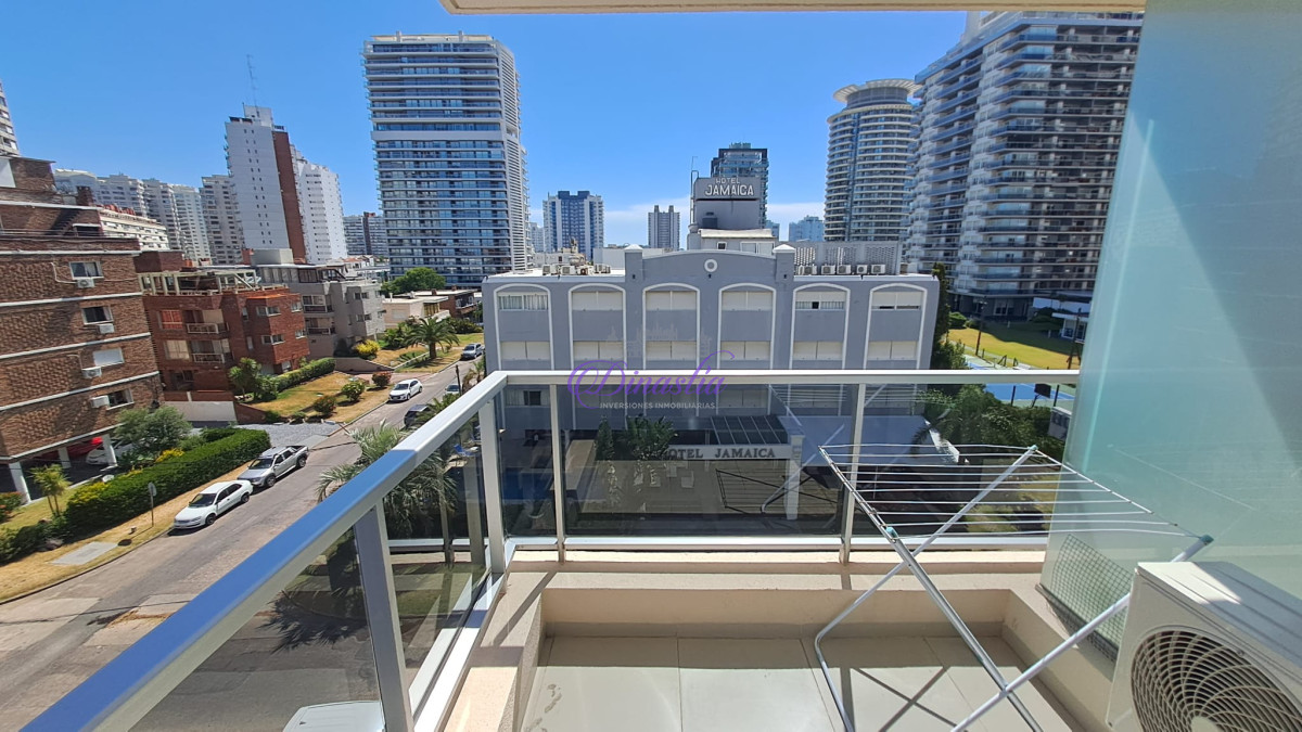 Apartamento ID.305 - Alquiler temporario Apartamento 2 dormitorios y medio en Parada 3, Punta del Este