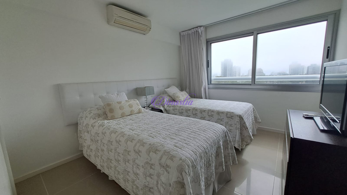 Apartamento ID.365 - Alquiler temporario Apartamento 3 dormitorios en Playa Brava, Punta del Este.
