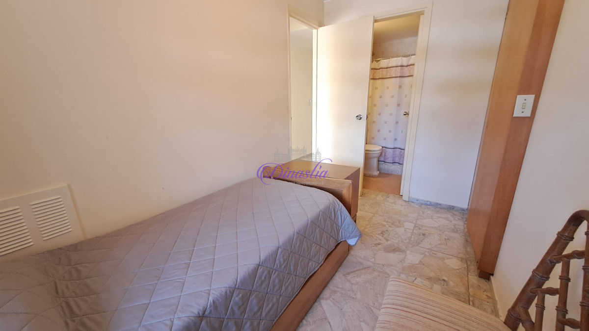 Apartamento ID.295 - Alquiler temporario Apartamento 3 dormitorios y dependencia frente al mar de Playa Mansa, Punta del Este
