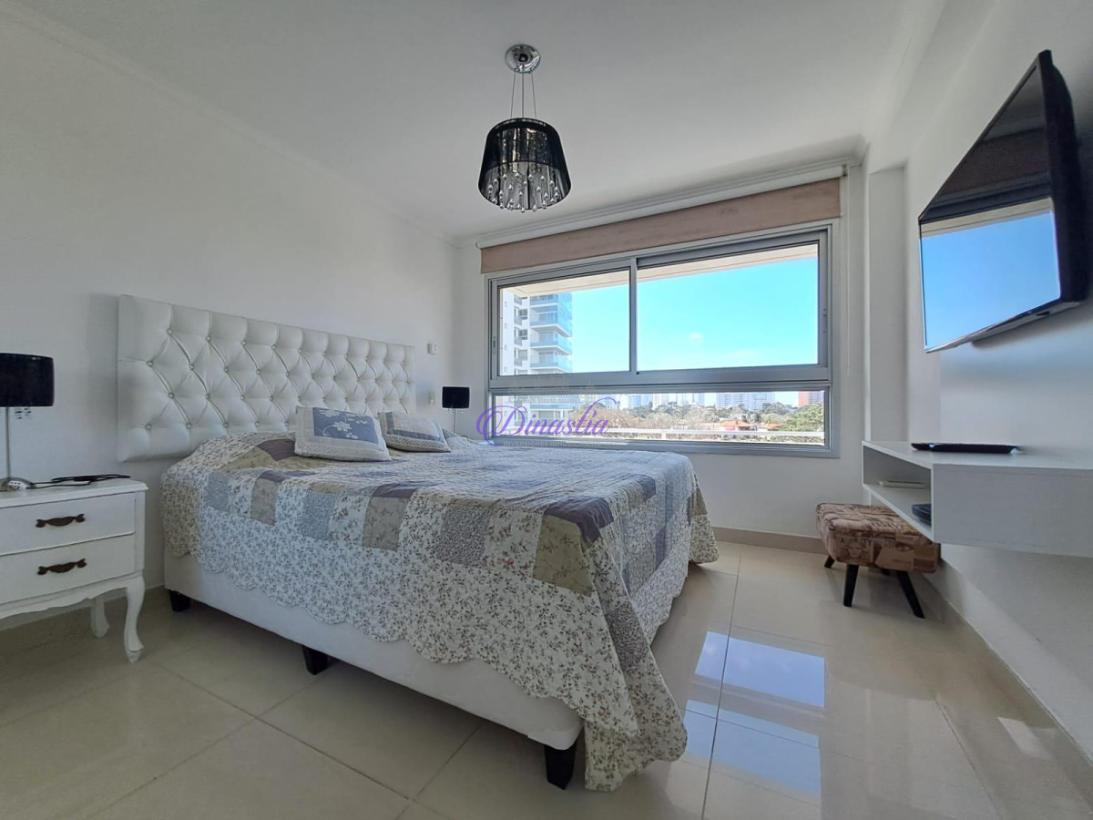 Apartamento ID.72 - Alquiler Temporario Apartamento de 2 dormitorios en Miami Bv. Playa Mansa, Punta del Este .