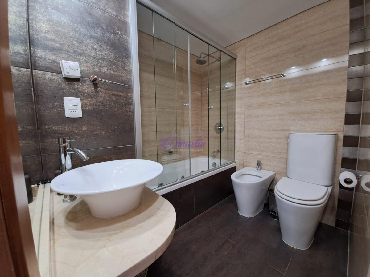 Apartamento ID.72 - Alquiler Temporario Apartamento de 2 dormitorios en Miami Bv. Playa Mansa, Punta del Este .