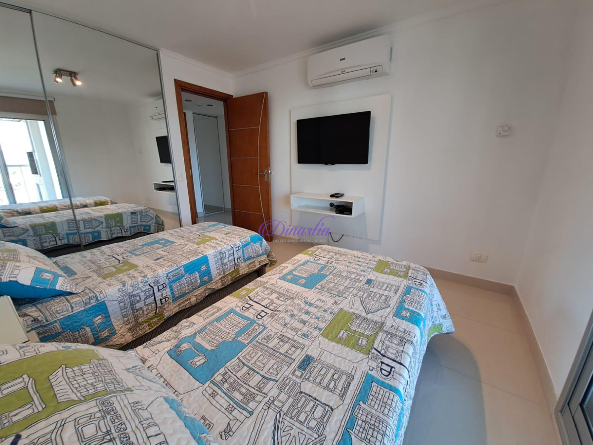 Apartamento ID.72 - Alquiler Temporario Apartamento de 2 dormitorios en Miami Bv. Playa Mansa, Punta del Este .