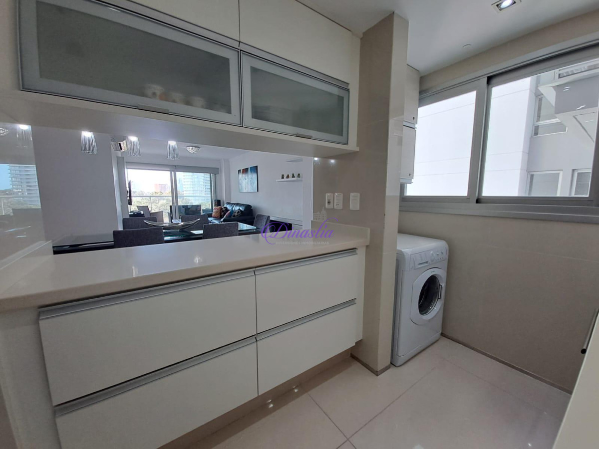 Apartamento ID.72 - Alquiler Temporario Apartamento de 2 dormitorios en Miami Bv. Playa Mansa, Punta del Este .