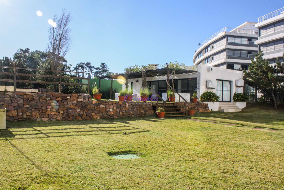 Apartamento ID.306 - Alquiler temporario Apartamento de 3 dormitorios en Playa Brava, Punta del Este.