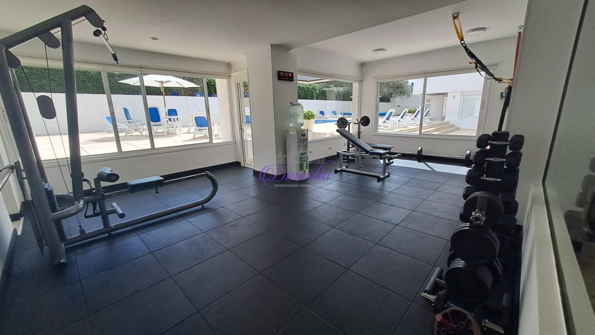 Apartamento ID.385 - Venta Apartamento de 4 dormitorios en Primera linea Playa Brava, Punta del este.