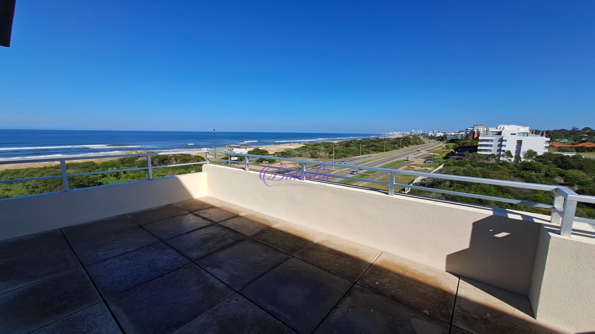 Apartamento ID.163 - Venta Penthouse 3 dormitorios en primera linea Playa Brava, Punta del Este