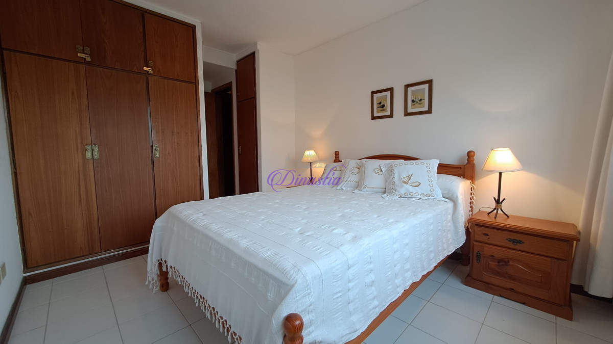 Apartamento ID.78 - Alquiler Apartamento con vista al mar de 2 dormitorios en Península, Punta del Este.