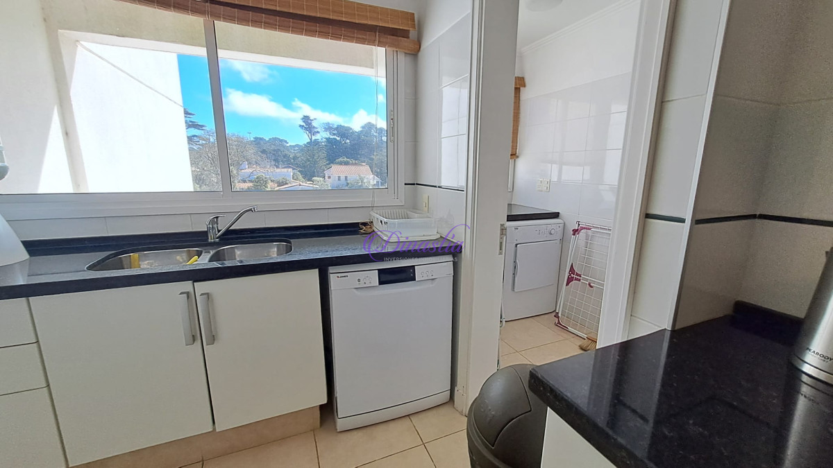 Apartamento ID.405 - Alquiler temporal Penthouse de 4 dormitorios en primera linea de Playa Brava, Punta del Este.