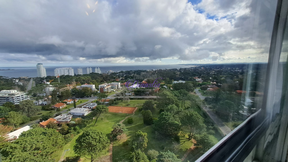 Apartamento ID.296 - Venta Apartamento de 2 dormitorios sobre Roosevelt, Punta del Este