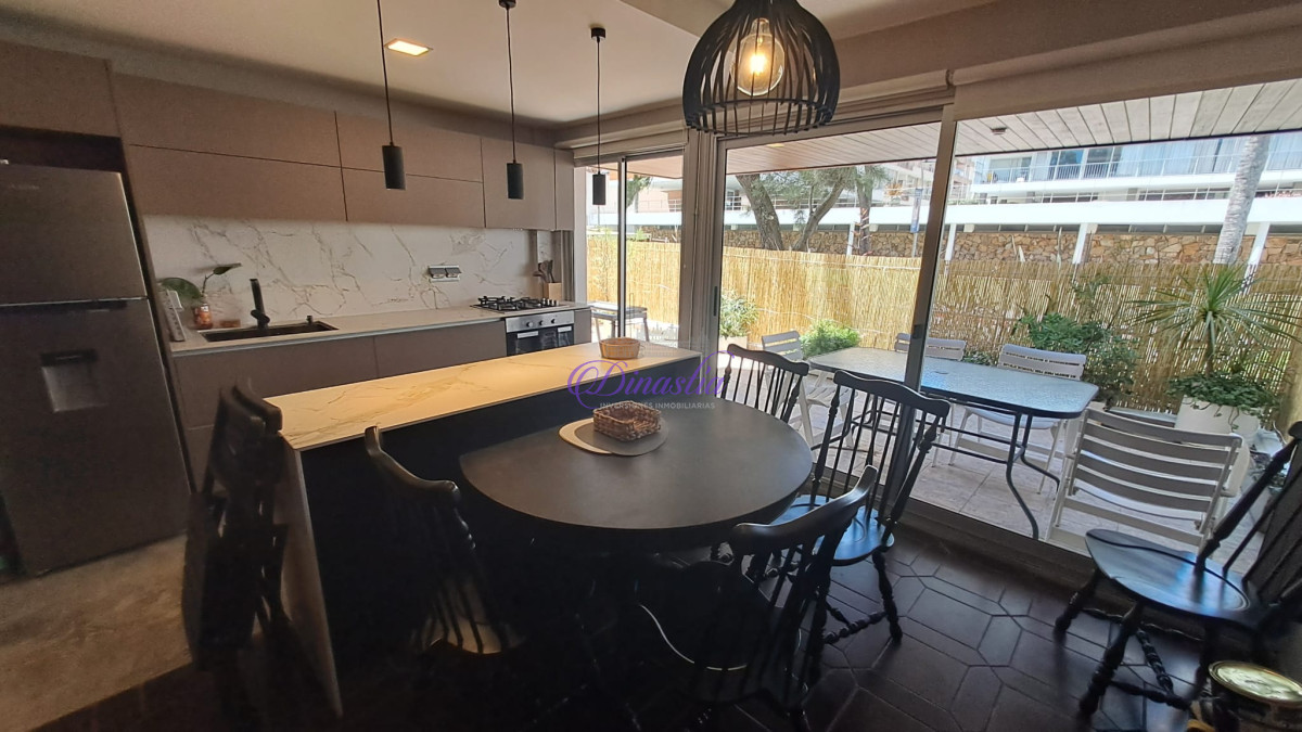 Apartamento ID.418 - Alquiler temporario Apartamento de 2 dormitorios en Península, Punta del Este.