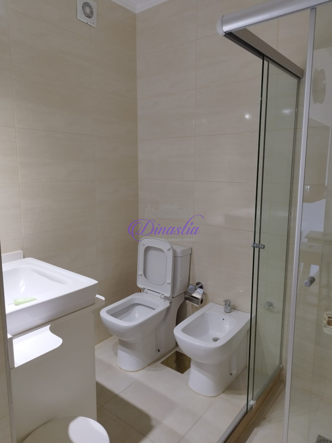 Apartamento ID.435 - Alquiler temporario Apartamento de 1 dormitorio frente al mar Playa Mansa, Punta del Este.