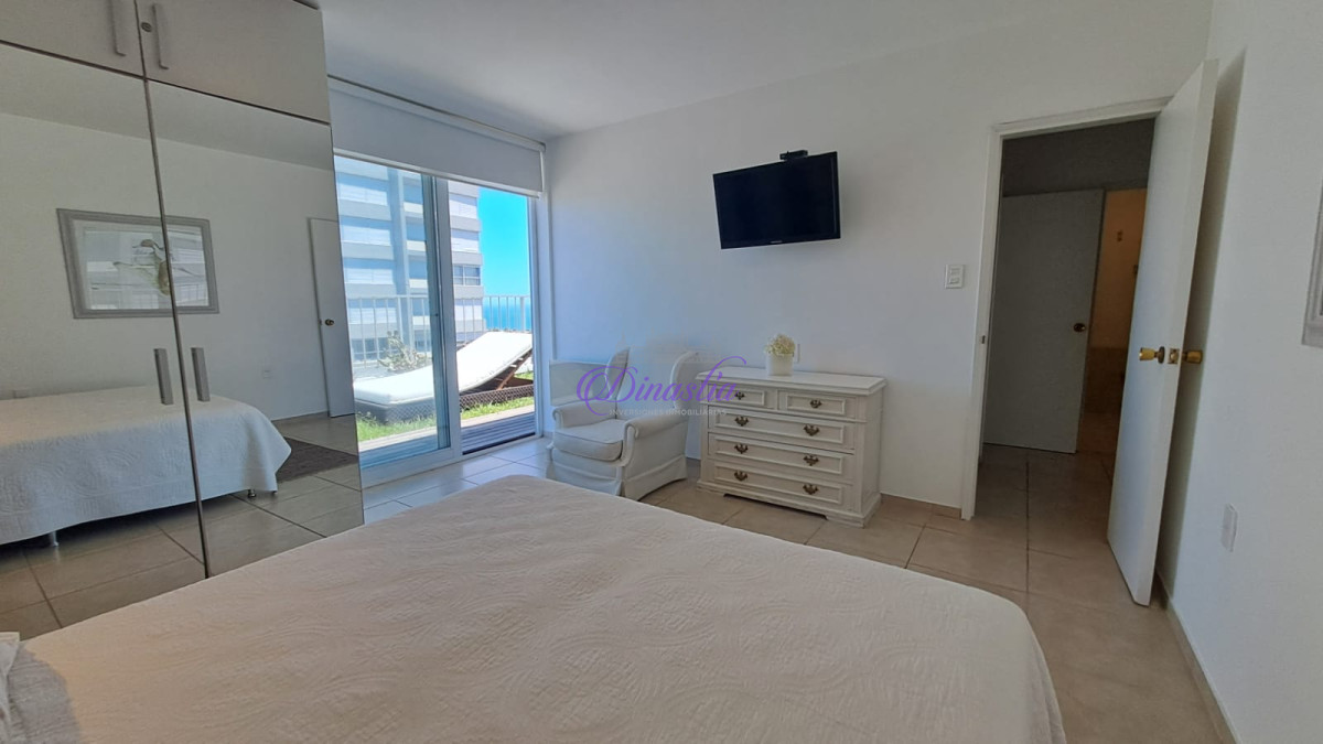 Apartamento ID.445 - Alquiler temporario Penthouse de 2 dormitorios en Península, Punta del Este.