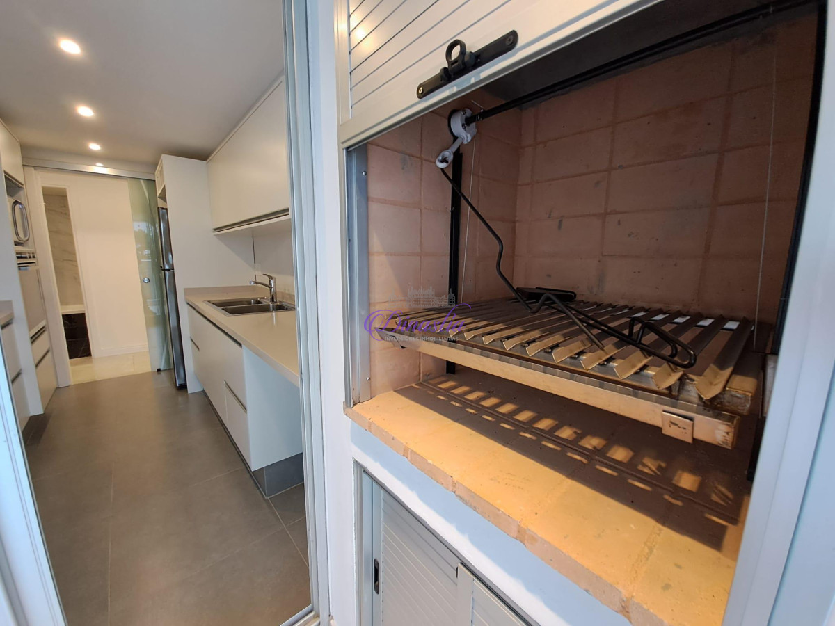 Apartamento ID.88 - Alquiler Invernal Apartamento de 2 dormitorios en Miami Bv. Playa Mansa, Punta del Este