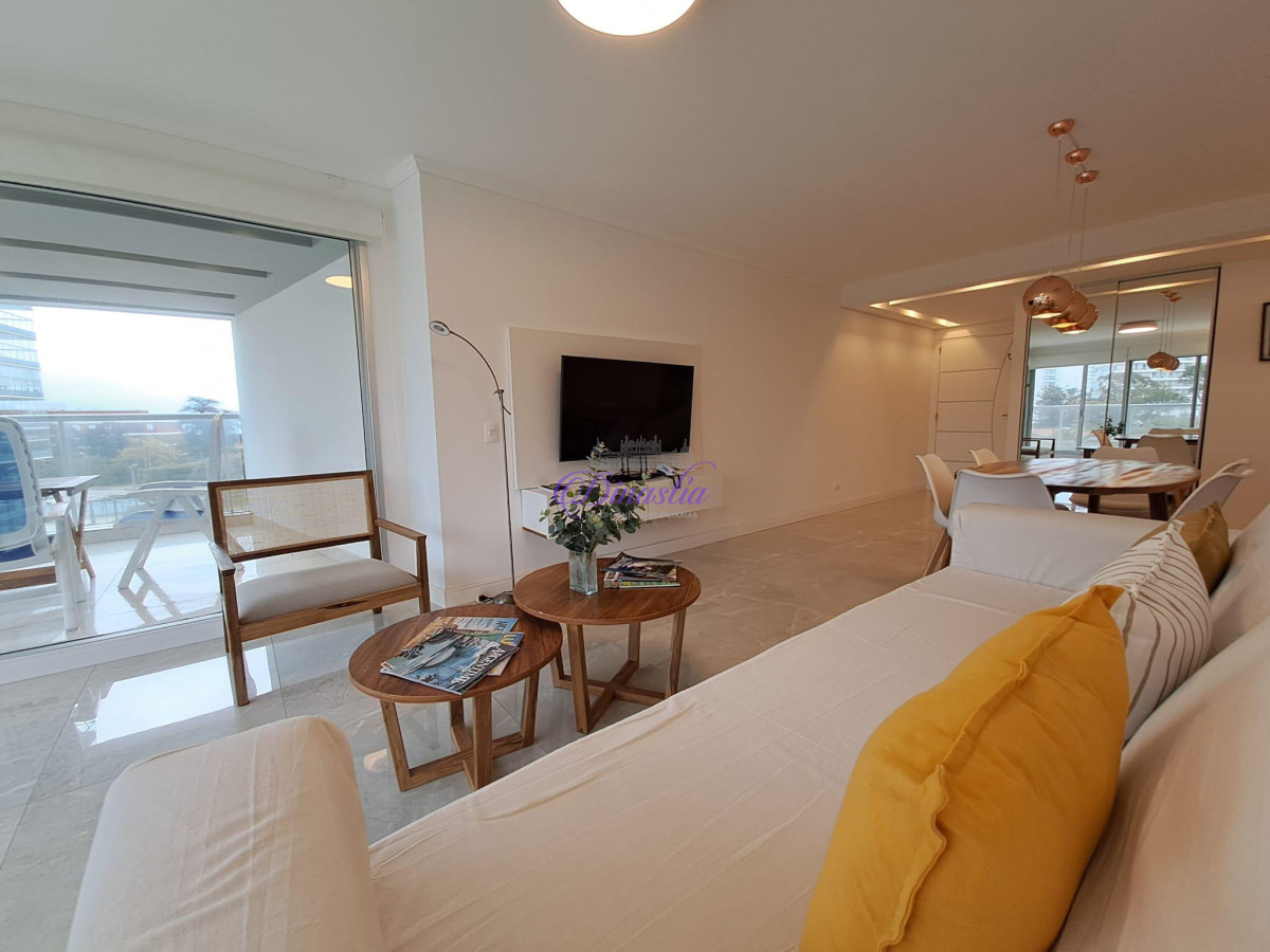 Apartamento ID.88 - Alquiler Invernal Apartamento de 2 dormitorios en Miami Bv. Playa Mansa, Punta del Este
