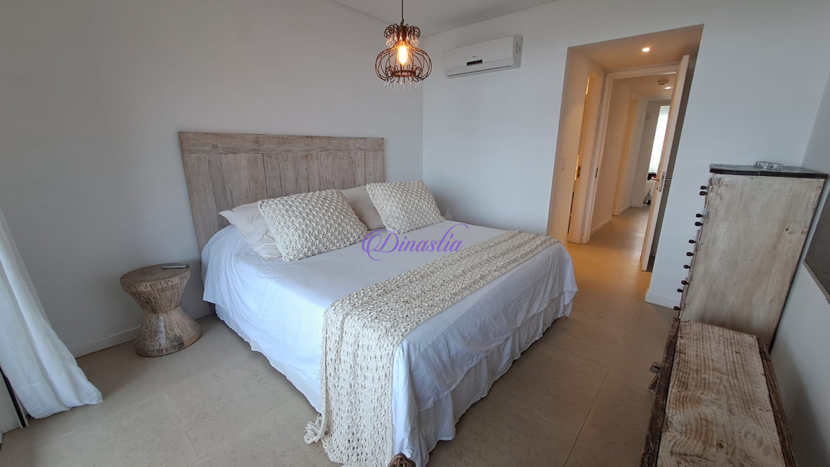 Apartamento ID.288 - Alquiler temporario Apartamento de 3 dormitorios frente al mar en Manantiales, Maldonado