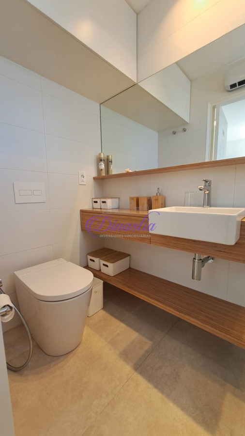 Apartamento ID.445 - Alquiler temporario Penthouse de 2 dormitorios en Península, Punta del Este.
