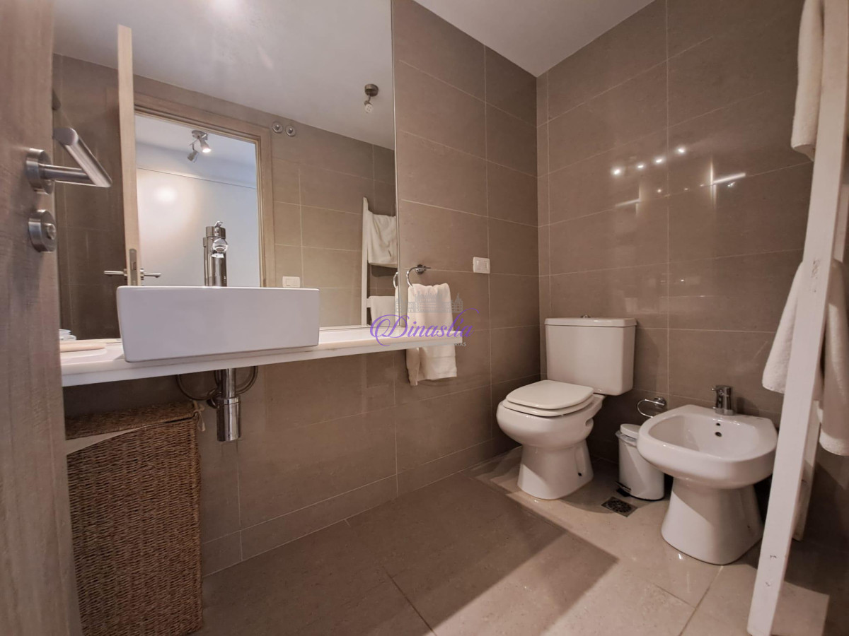 Apartamento ID.8 - Alquiler Temporario Apartamento 3 dormitorios en Playa Brava, Punta del Este.
