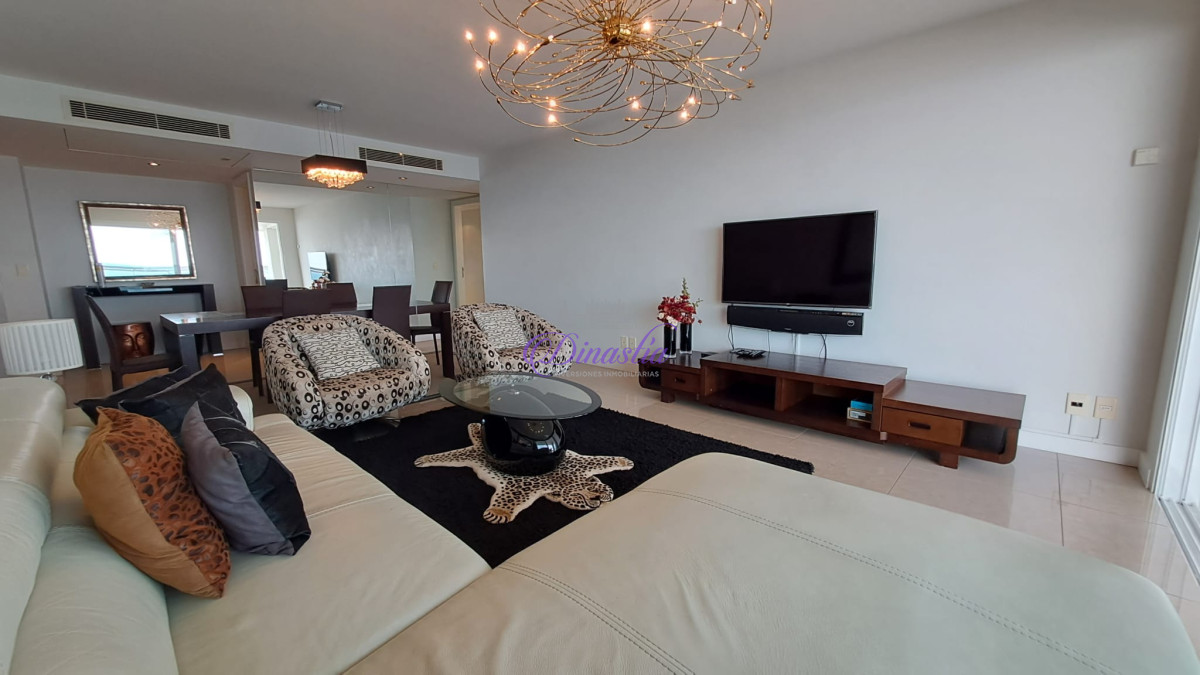Apartamento ID.196 - Alquiler Apartamento 3 dormitorios en Playa Mansa, Punta del Este.