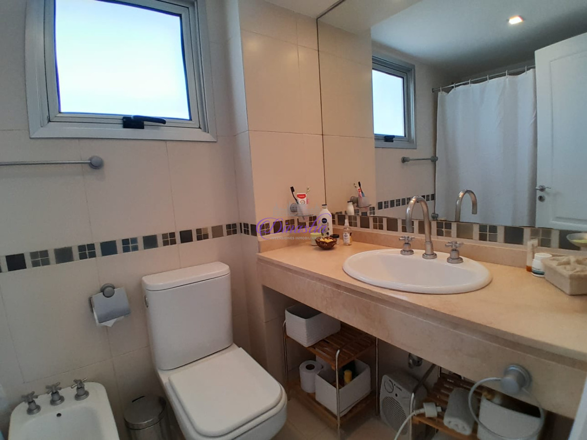 Apartamento ID.188 - Alquiler Temporario Apartamento de 2 dormitorios en Playa Mansa, Punta del Este.
