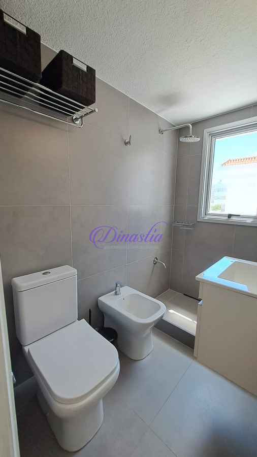 Apartamento ID.2 - Venta y Alquiler temporarioApartamento de 1 dormitorio en Península, Punta del Este