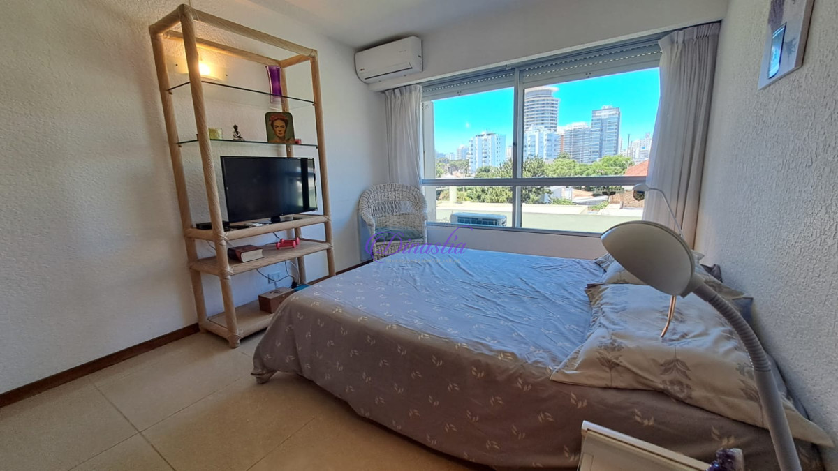 Apartamento ID.437 - Alquiler temporario Apartamento 3 dormitorios frente al mar en Playa Mansa, Punta del Este
