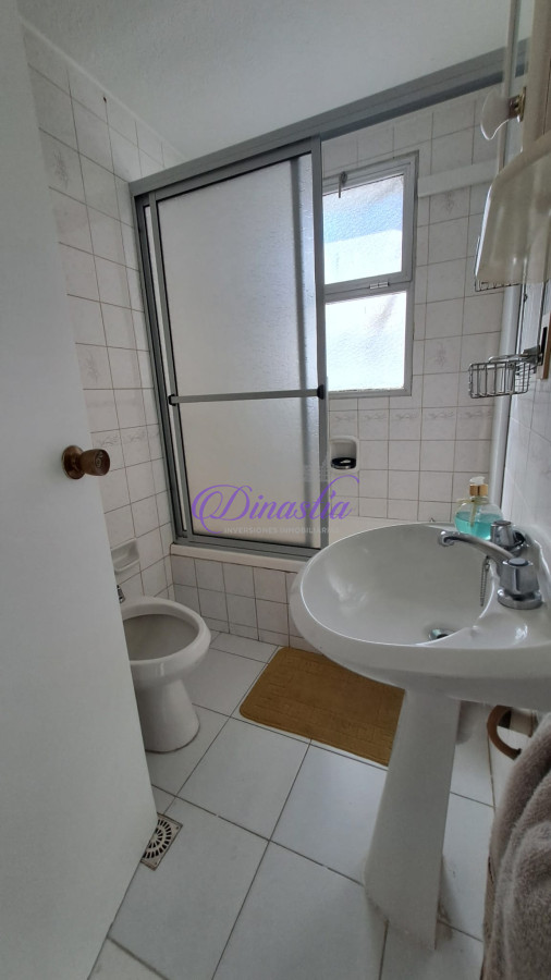 Apartamento ID.14 - Alquiler Anual Apartamento de 1 dormitorio en Península, Punta del Este.