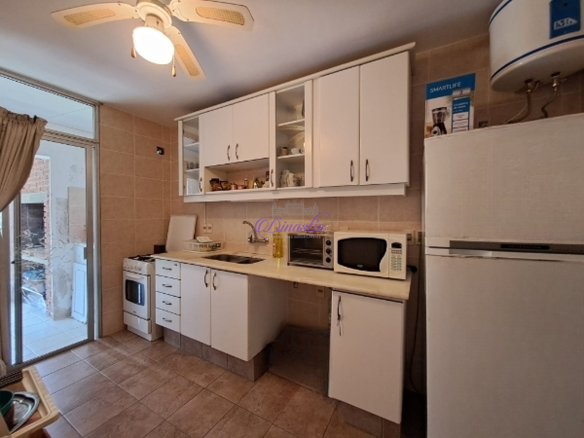 Apartamento ID.141 - Venta Apartamento de 4 dormitorios en Playa Mansa, Punta del Este.