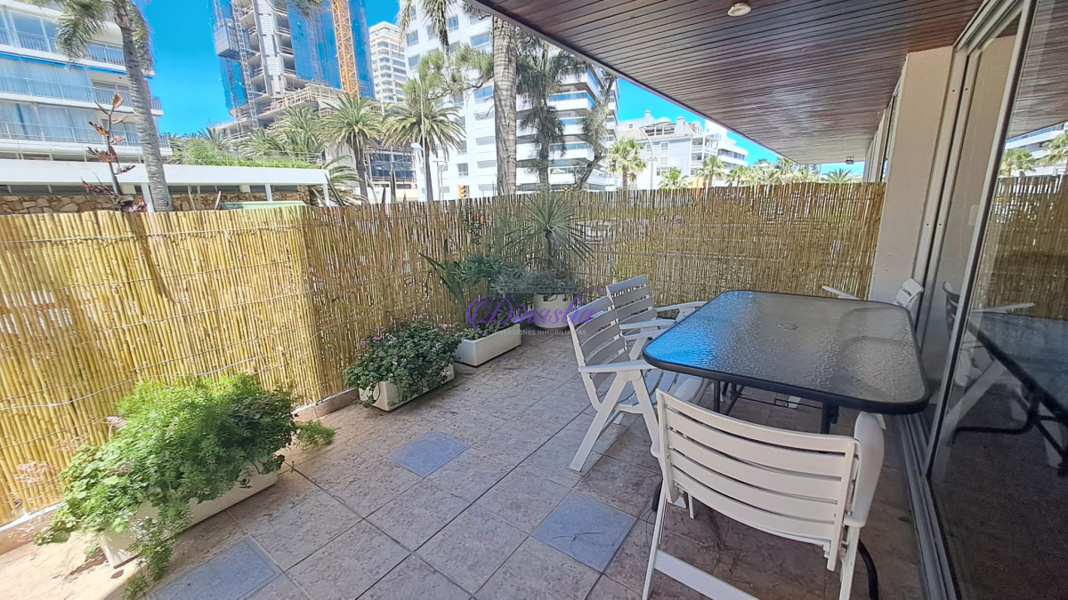 Apartamento ID.418 - Alquiler temporario Apartamento de 2 dormitorios en Península, Punta del Este.