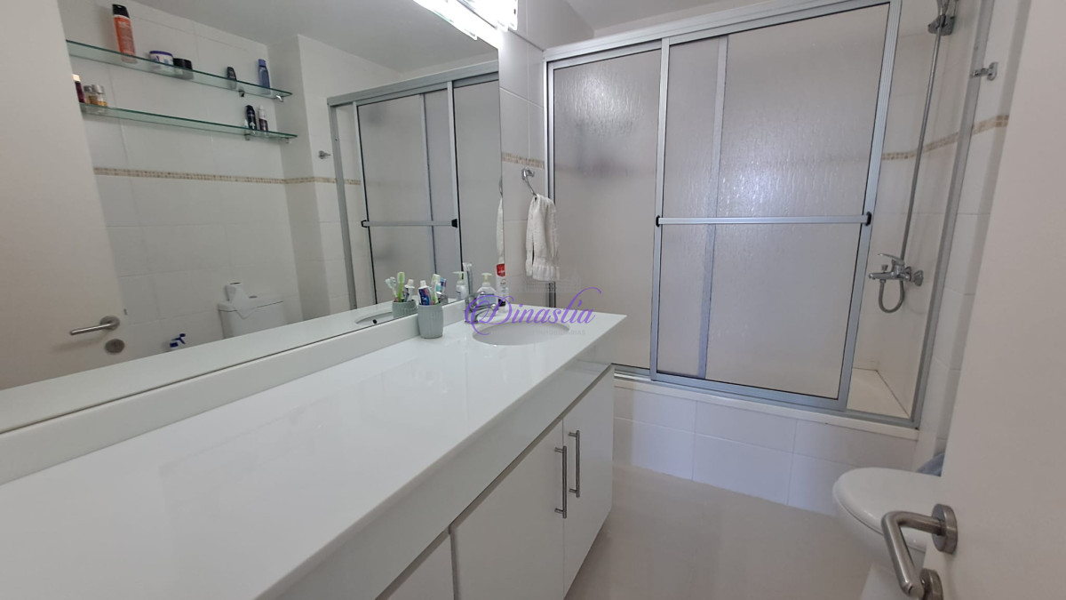 Apartamento ID.447 - Alquiler Anual y Venta Apartamento de 3 dormitorios en Roosevelt, Punta del Este
