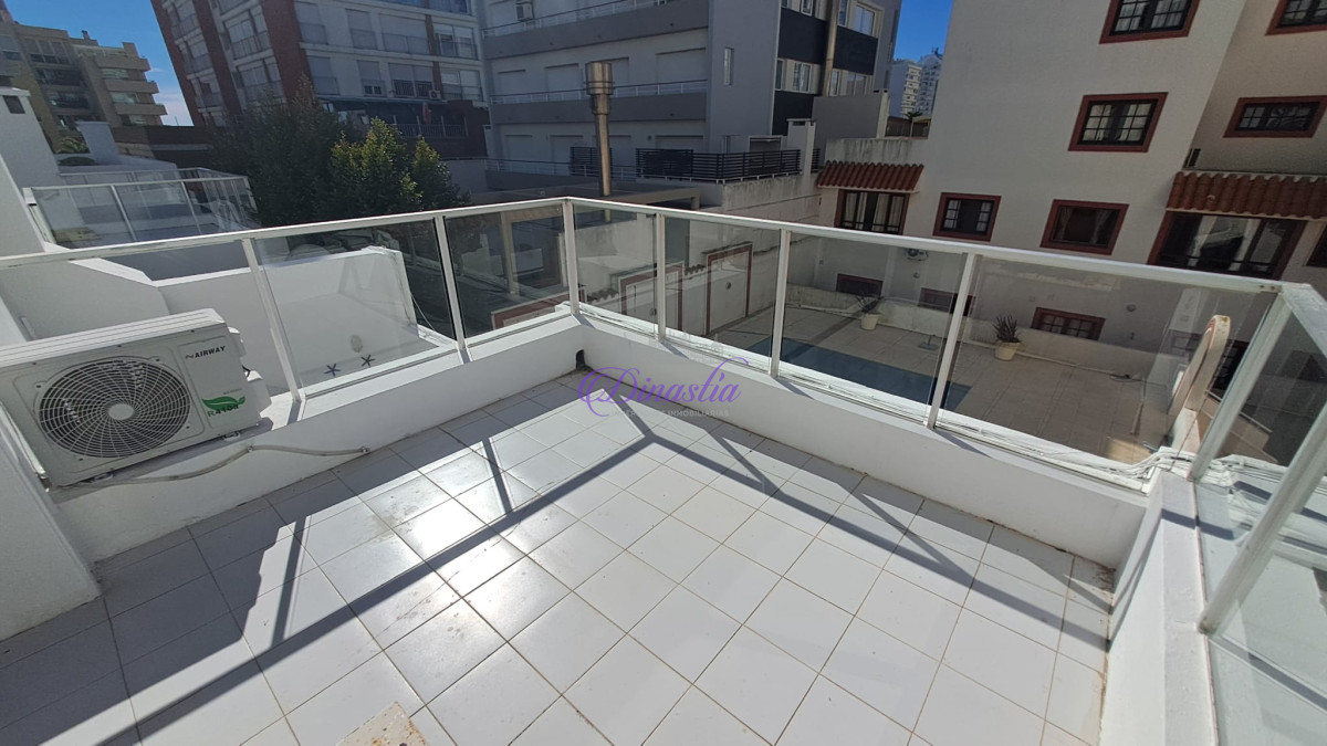 Apartamento ID.14 - Alquiler Anual Apartamento de 1 dormitorio en Península, Punta del Este.