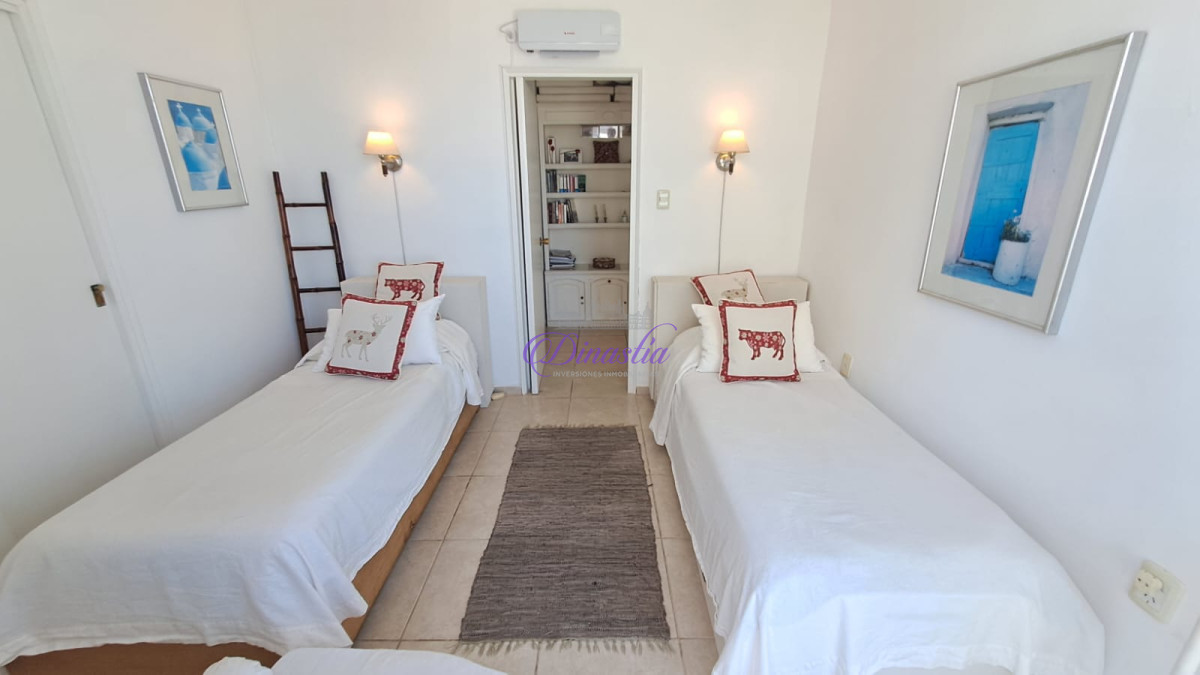 Apartamento ID.445 - Alquiler temporario Penthouse de 2 dormitorios en Península, Punta del Este.
