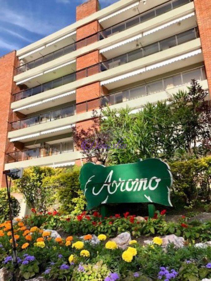 Apartamento ID.141 - Venta Apartamento de 4 dormitorios en Playa Mansa, Punta del Este.