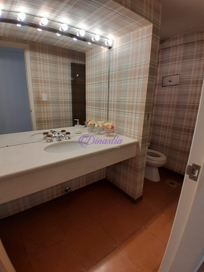 Apartamento ID.187 - Venta Apartamento 3 dorm y dependencia en Playa Brava, Punta del Este.