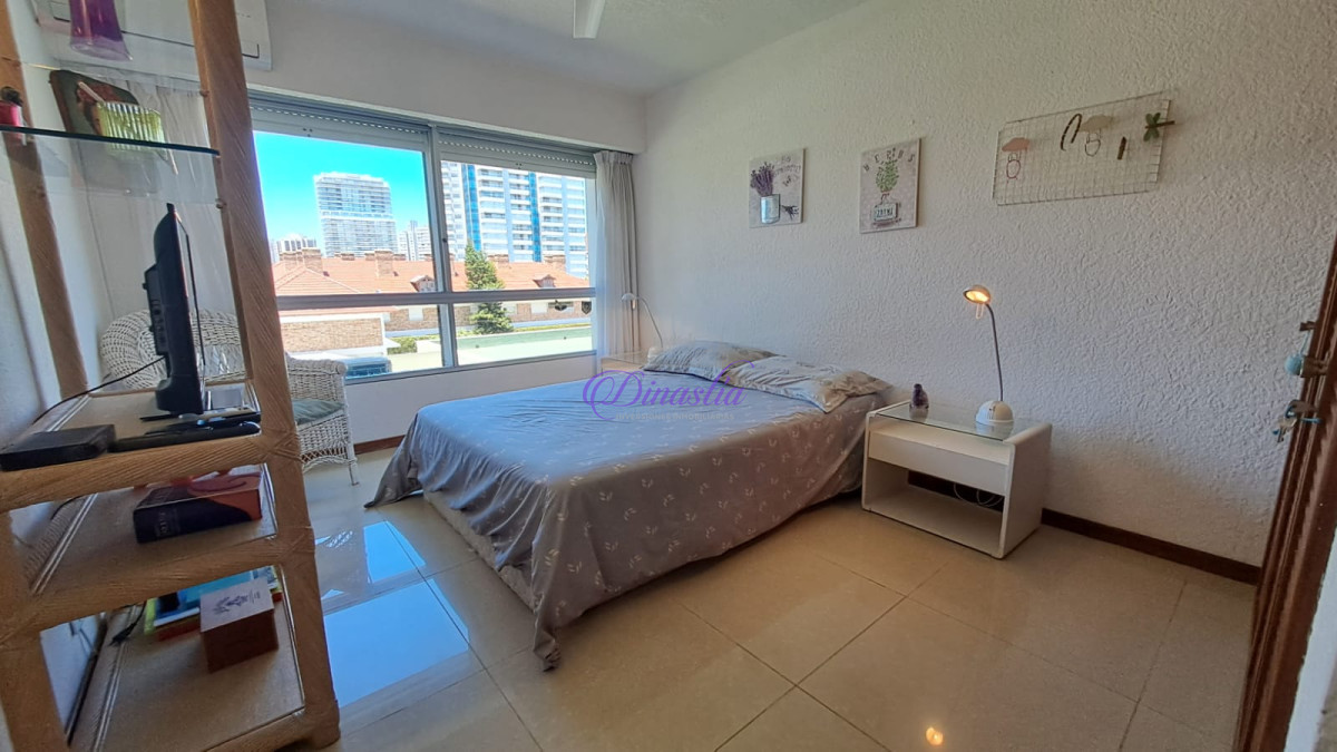 Apartamento ID.437 - Alquiler temporario Apartamento 3 dormitorios frente al mar en Playa Mansa, Punta del Este